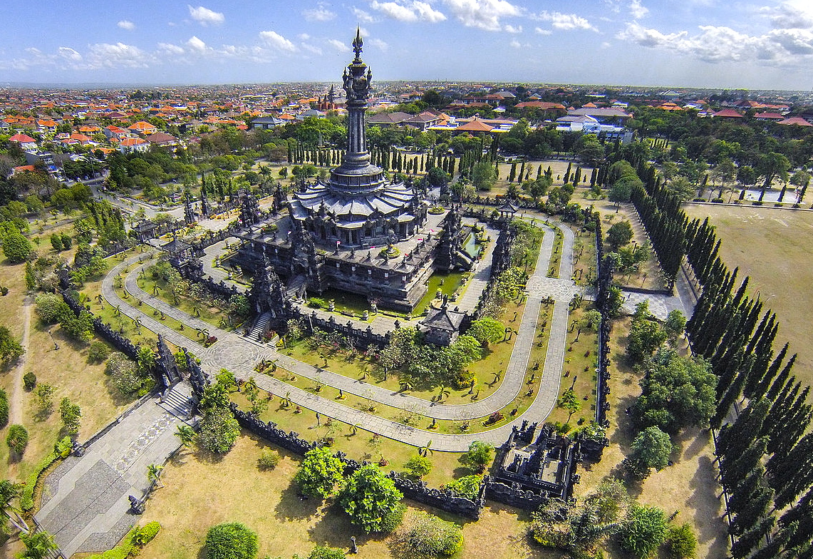 Denpasar (DPS) — bandara koridor wisata Bali, photo via Wikimedia Commons (Wikipedia summary image)