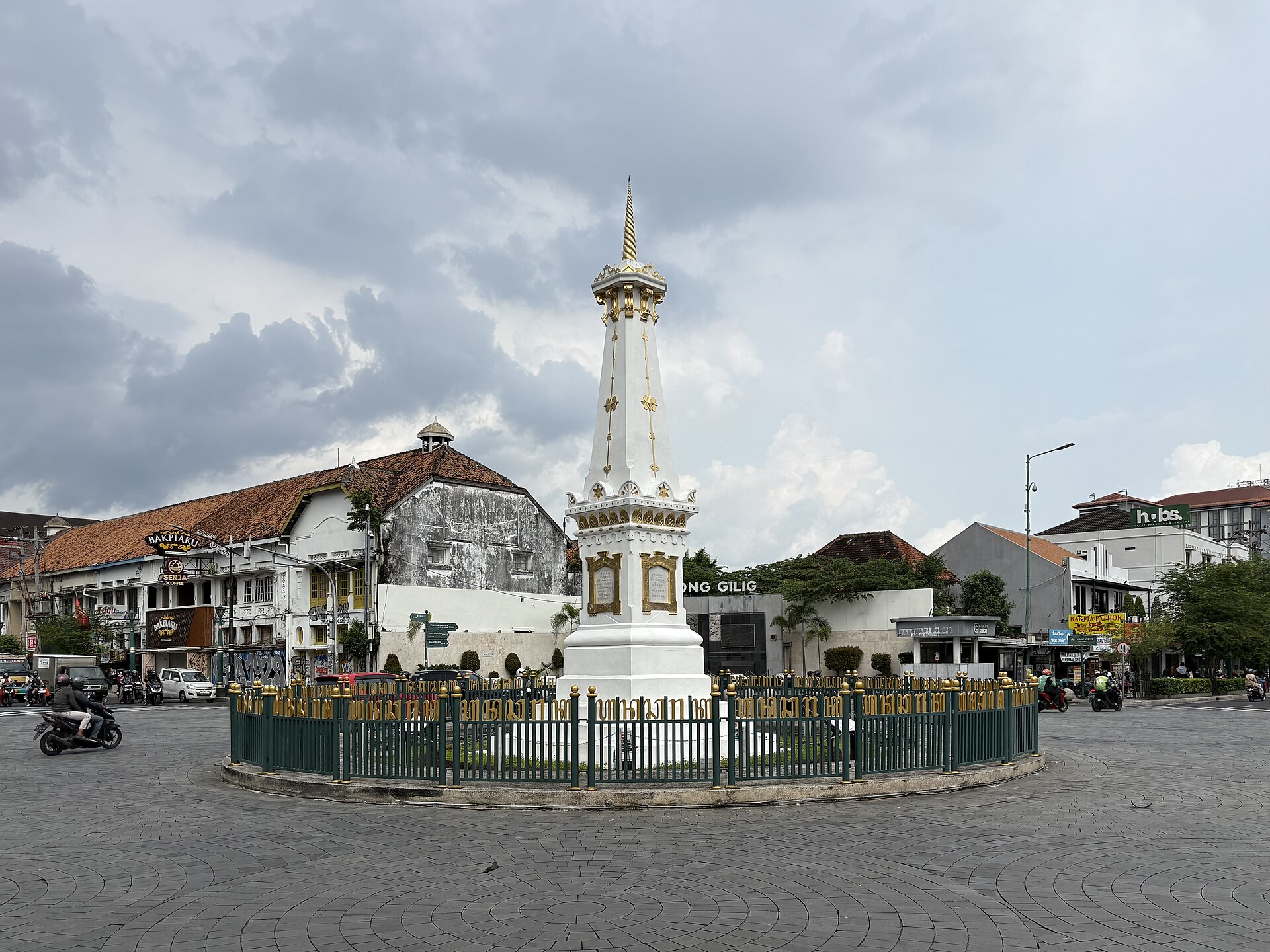 Yogyakarta (JOG) — bandara internasional, photo via Wikimedia Commons (media-list scan)