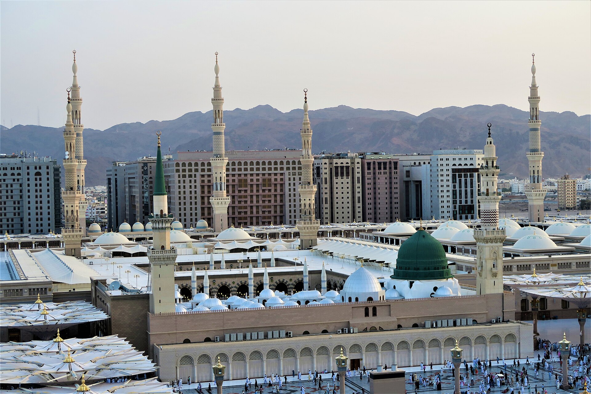 Madinah (MED) — bandara koridor Umroh/Hajj ke Jeddah dan Madinah, photo via Wikimedia Commons (media-list scan)