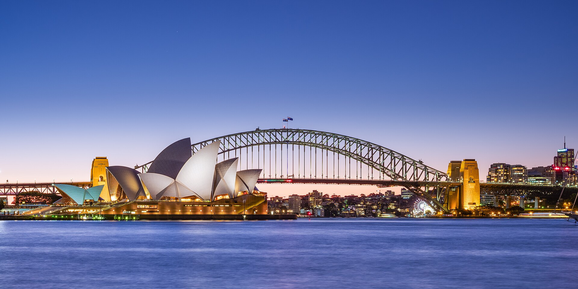 Sydney (SYD) — bandara internasional, photo via Wikimedia Commons (Wikipedia summary)